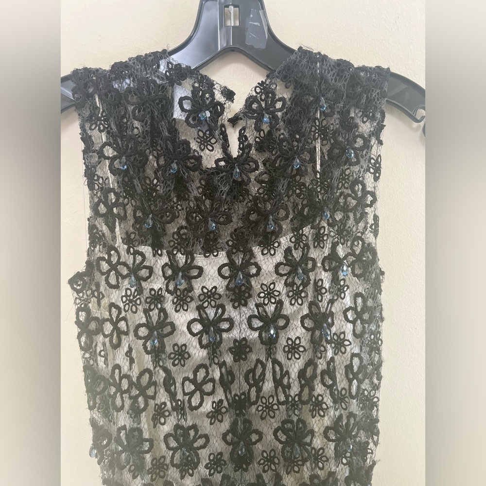 Elegant Black Lace Evening Dress - Picture 7 of 9